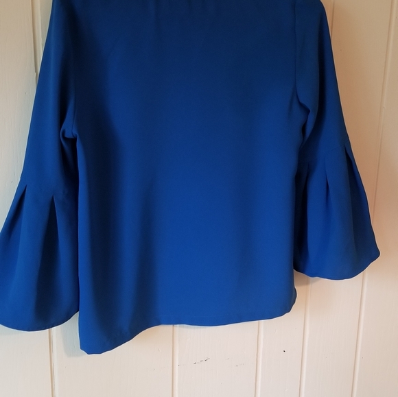 H&M bell sleeve blouse - Picture 6 of 6
